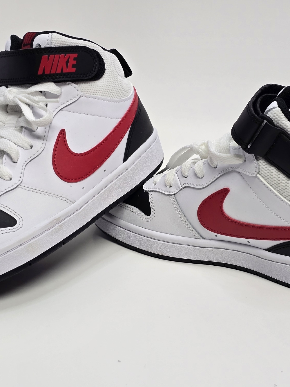 Nike Kids Black and White Sneaker - US 4Y